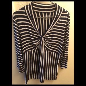 NAVY BLUE AND WHITE STRIPED MID SLEEVE TEE